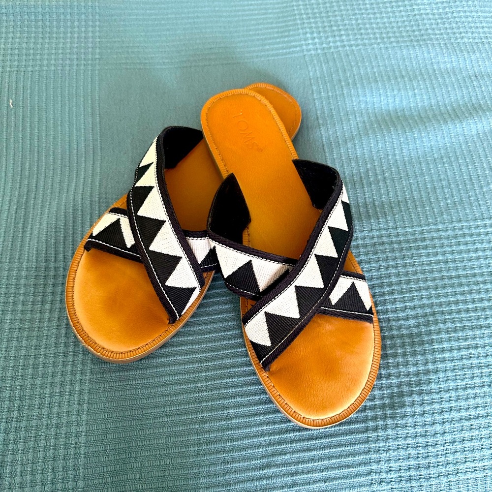 Tom’s Viv Sandals size 9.5